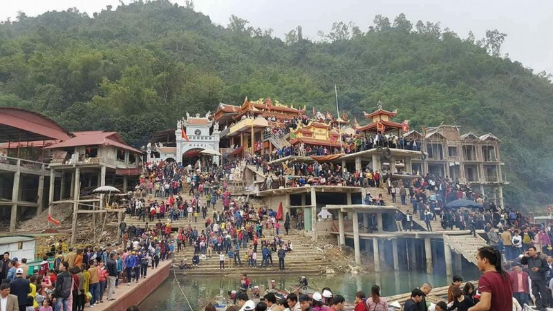 Ba Chua Thac Bo Temple