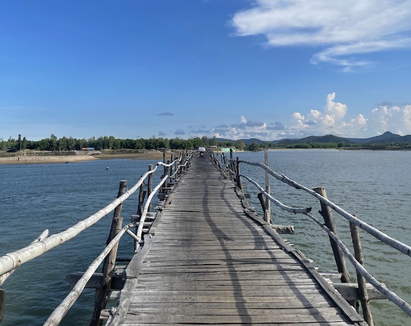 Explore the longest wooden bridge in Vietnam - Ong Cop wooden bridge.