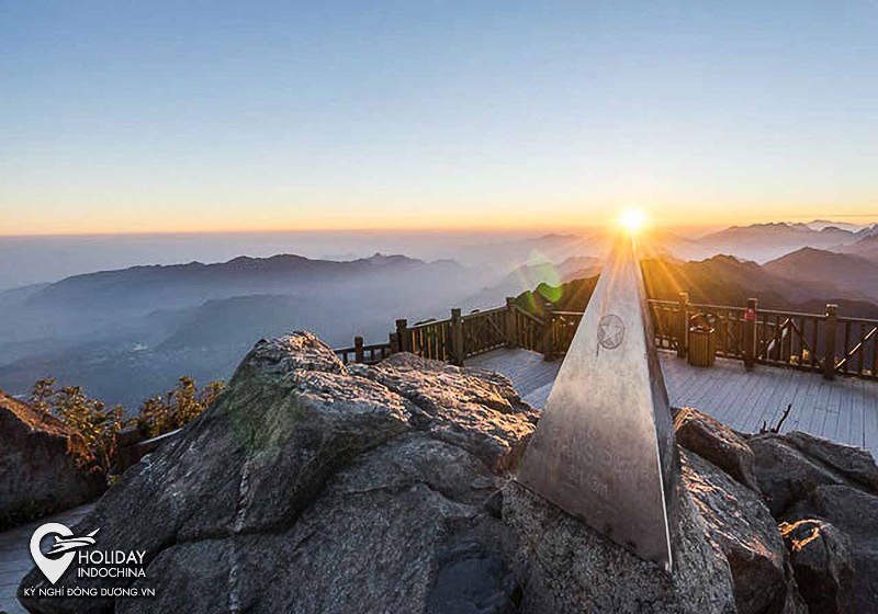 Sunrise on top of Fansipan