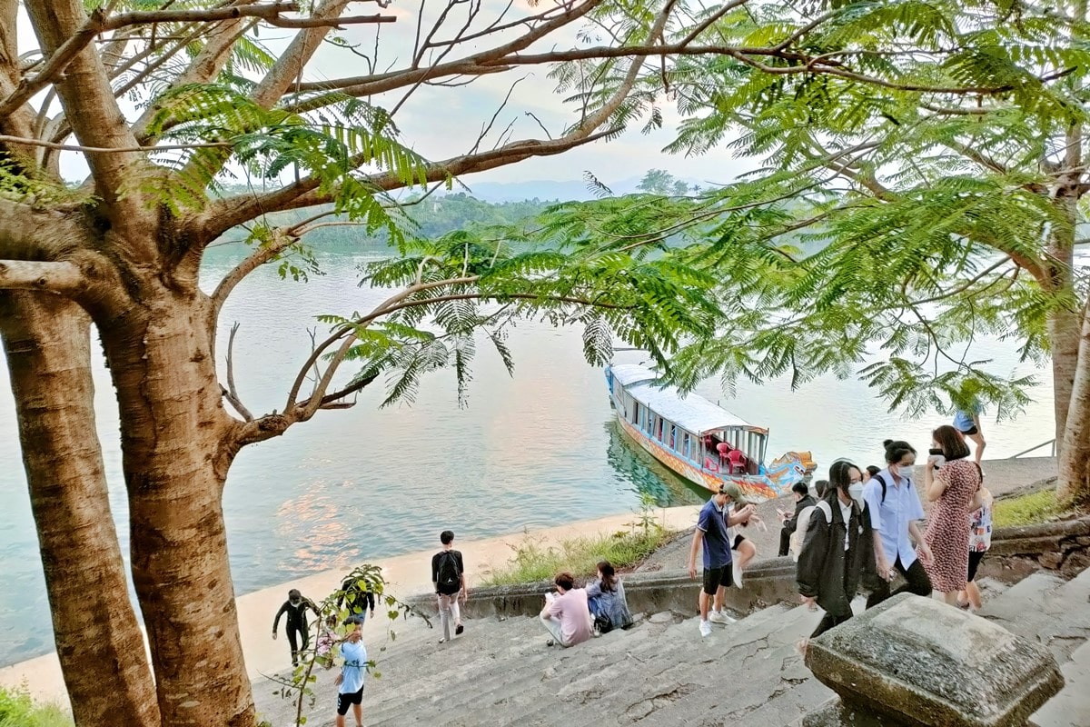 HUE (KHAI DINH TOMB - HUE COLD CAPITAL - THIEN MU Pagoda)