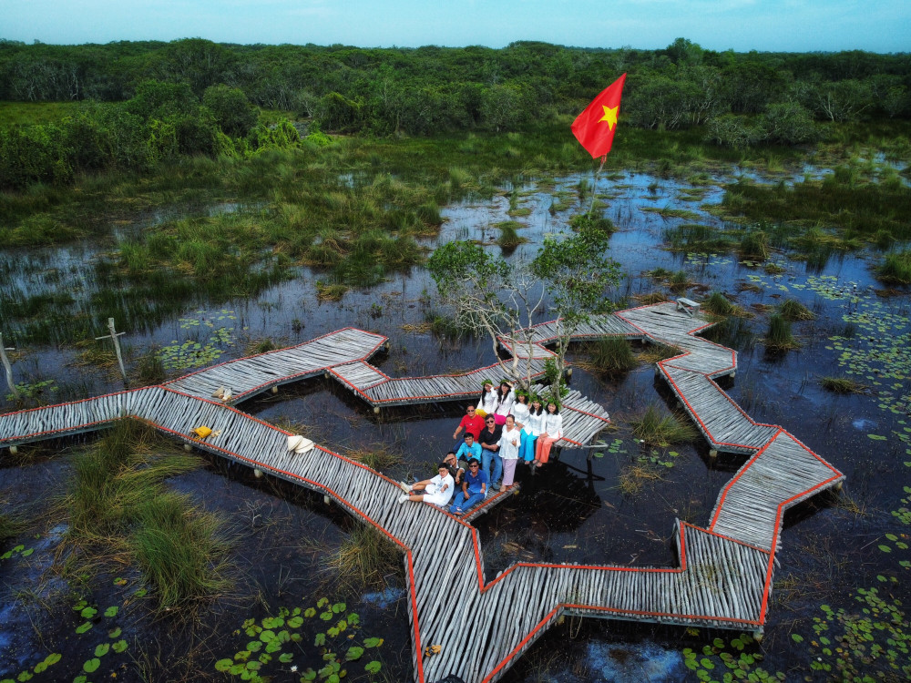 迷人的河流画