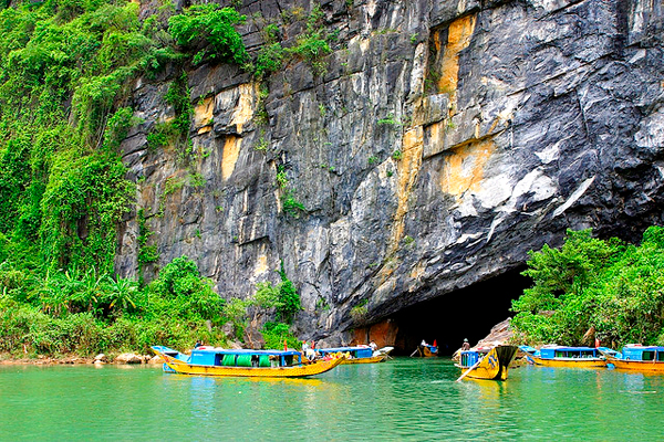 Explore the mysterious beauty of Phong Nha Cave