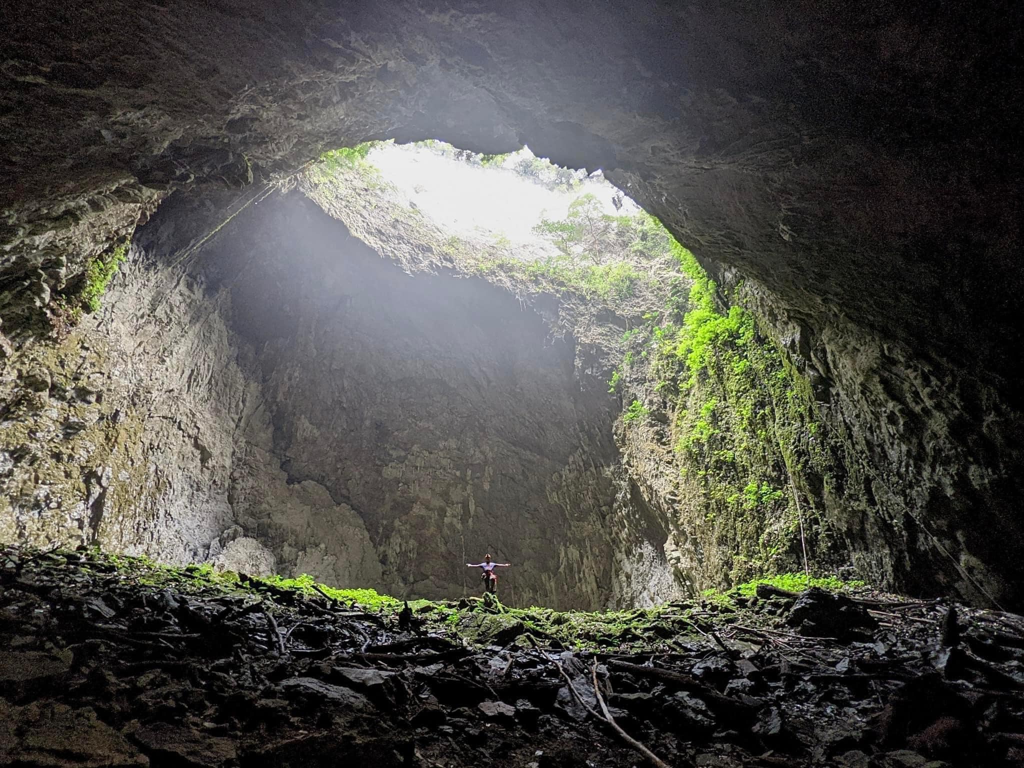 Conquering the Sinkhole of Canh Cao - "Little Son Doong" in Cao Bang