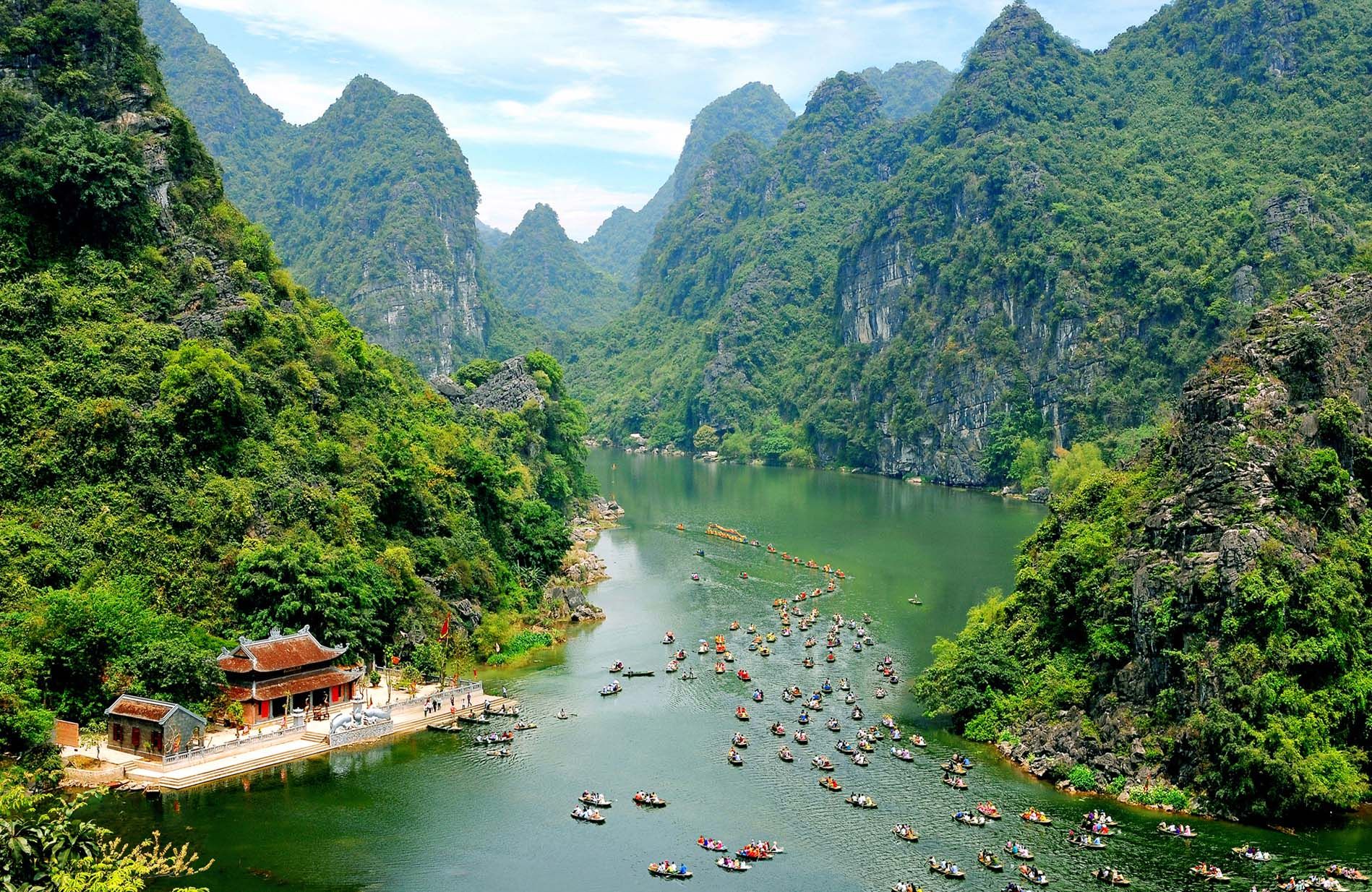 Experience the romantic autumn in Ninh Binh's "virtual living paradise"