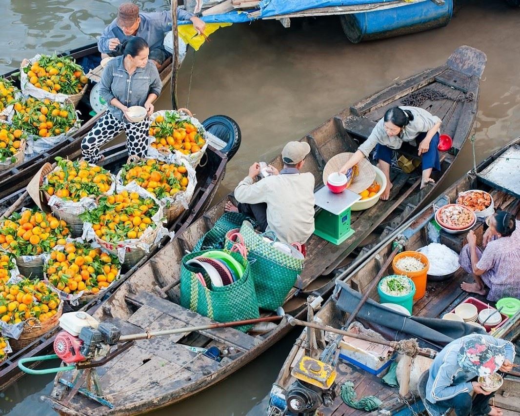 For those who love to explore and want to learn about the culture of the Southern river region, Cai Rang Can Tho floating market is the most ideal destination.