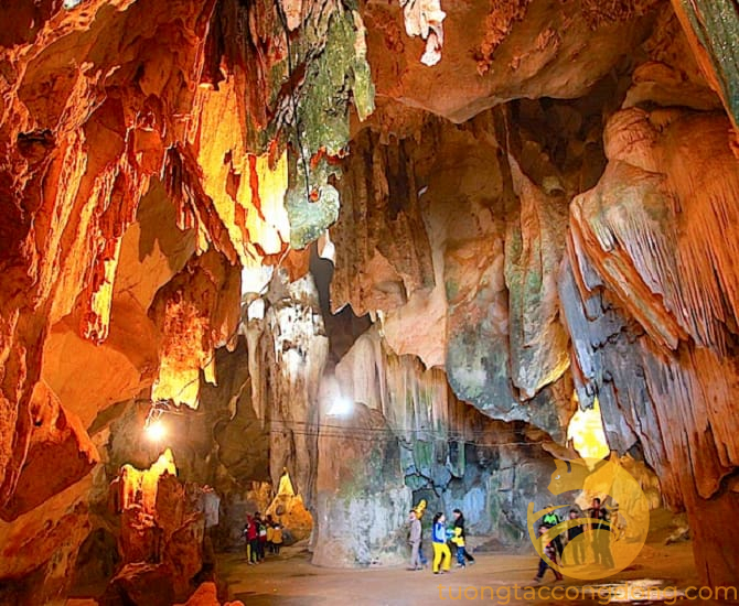 Tham Om Cave