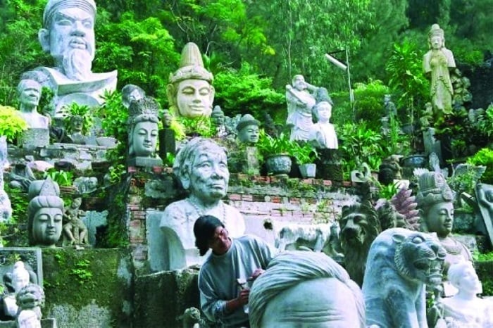 Non Nuoc stone carving village