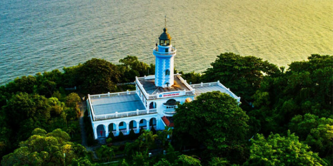 Dawn on Hon Dau Lighthouse