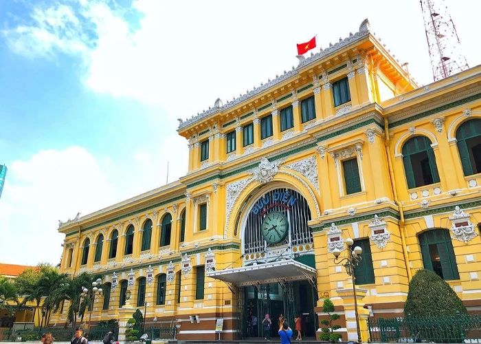 Saigon Central Post Office - A place to keep the old Saigon