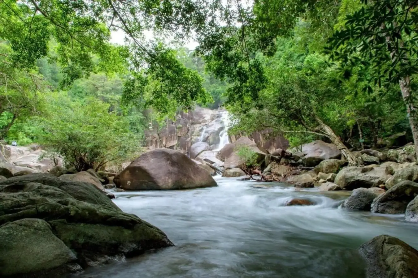 Ba Tanh Linh瀑布旅游区