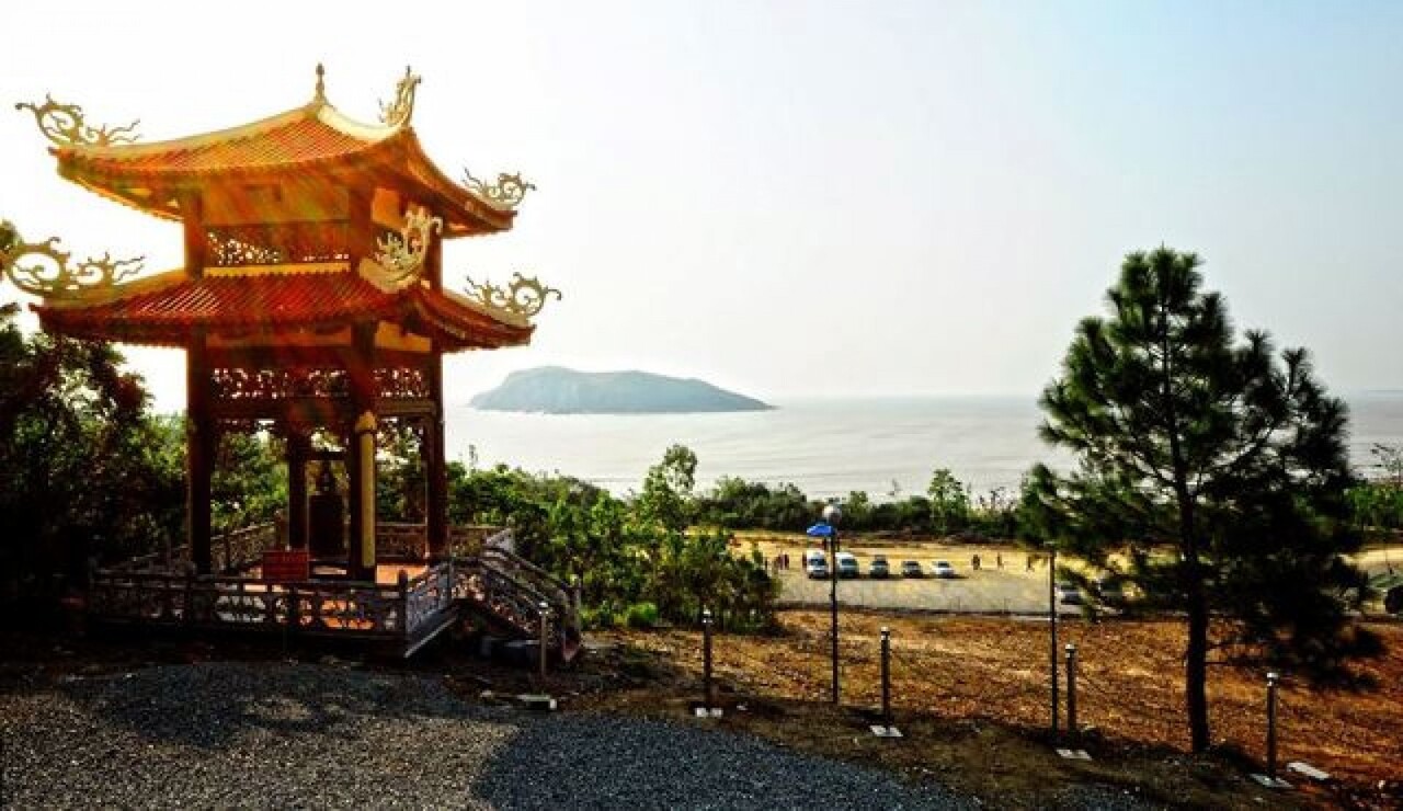 Vung Chua - Yen Island - beauty from afar