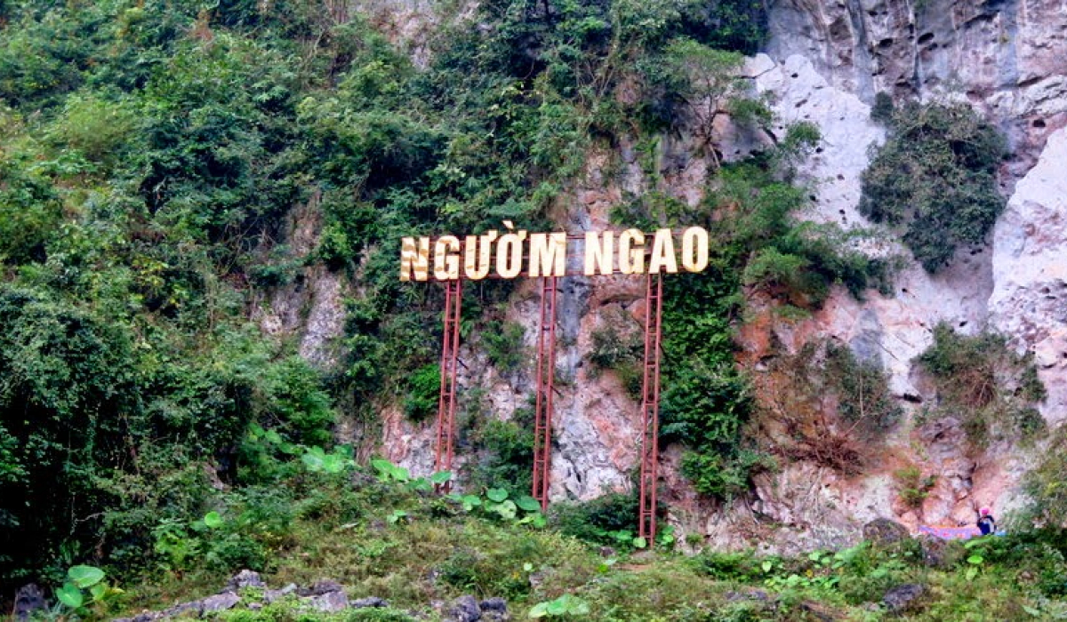 Nguom Ngao Cave