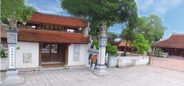 Hat Mon Temple (worshiping Hai Ba Trung)