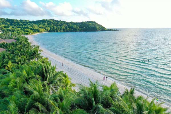 如果您不在Khem Phu Quoc 海滩的金色阳光下放松身心并沉浸在清凉的海水中，那么来到“海之国”就错了。