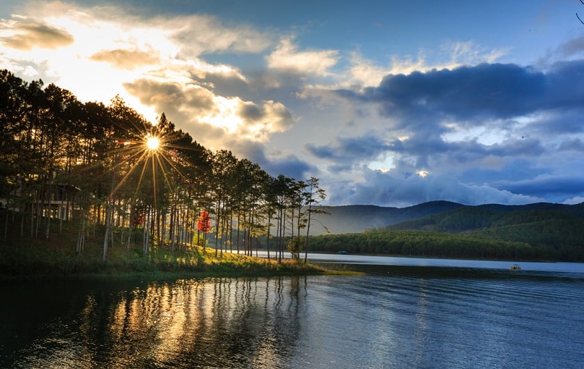 Tuyen Lam Lake