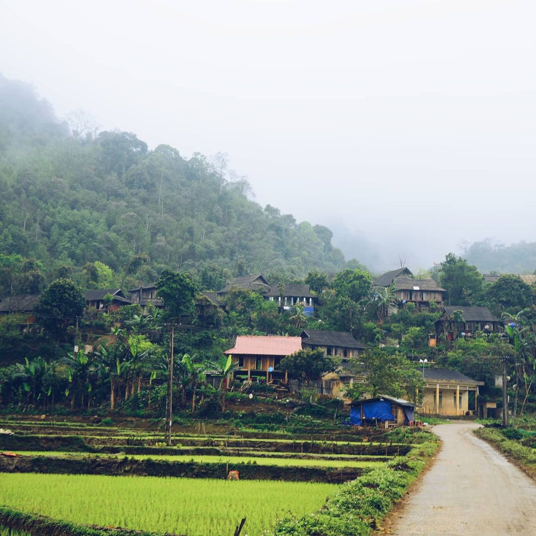 Lung Van - Muong 教区的屋顶