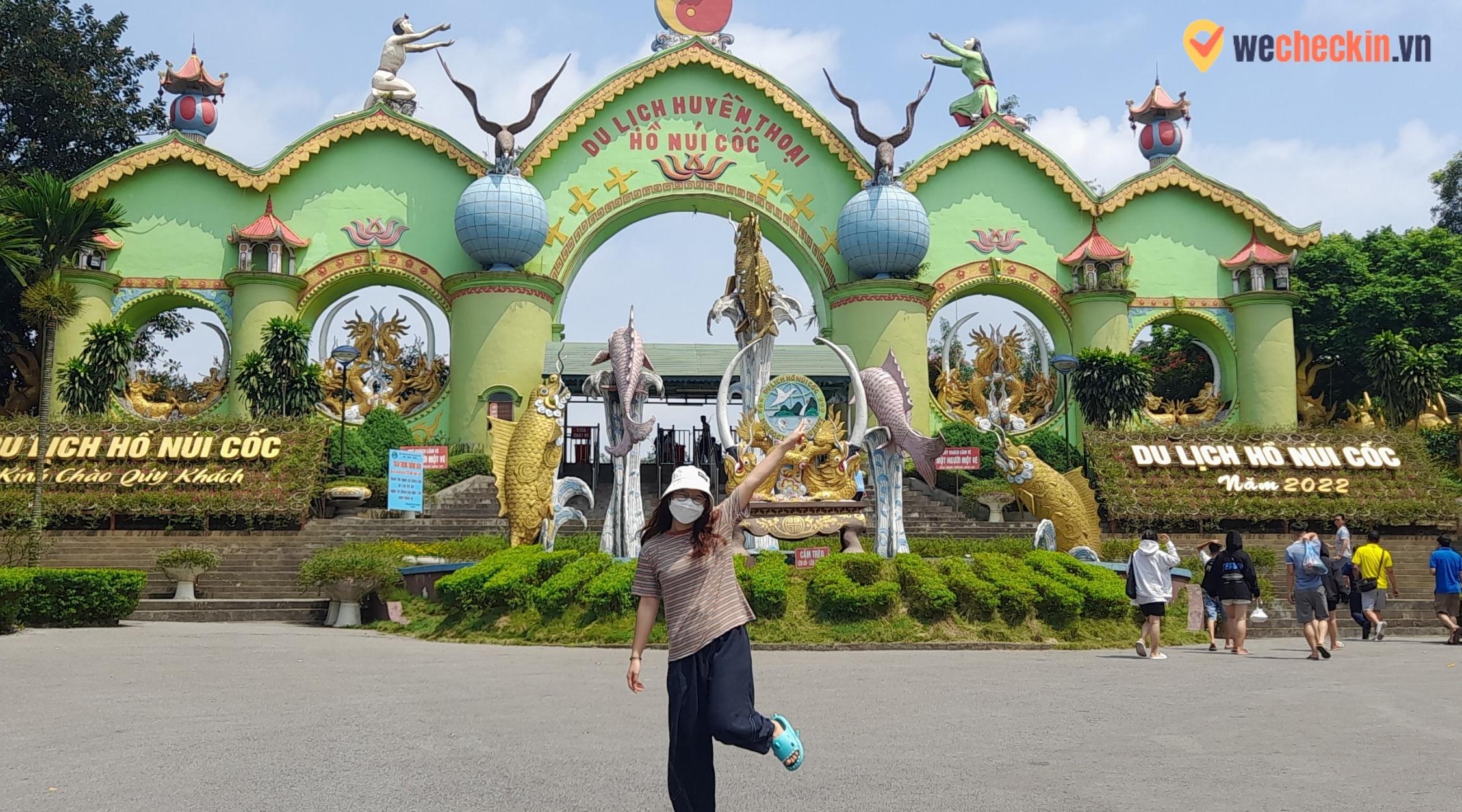 The entrance to Nui Coc Lake tourist area