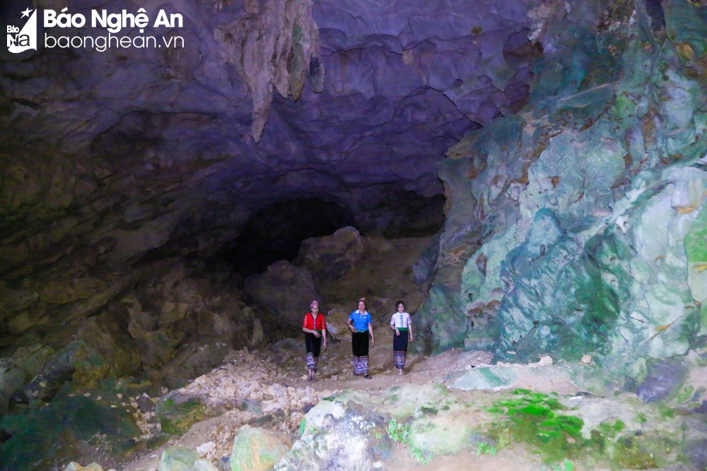 Discover the pristine beauty of Tham Binh cave