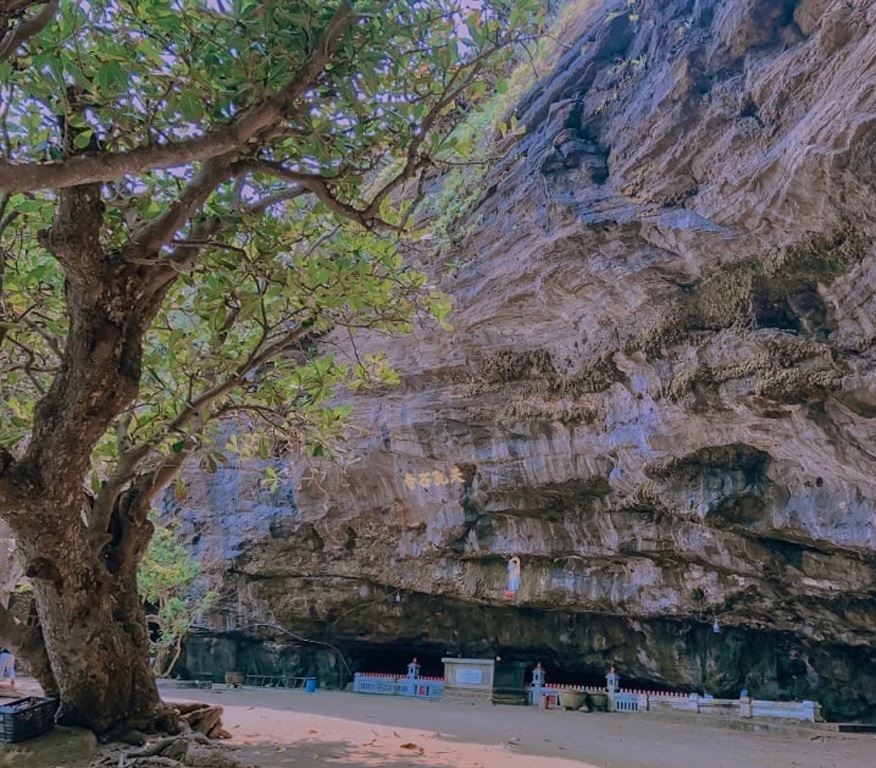 Quang Ngai Cave Pagoda