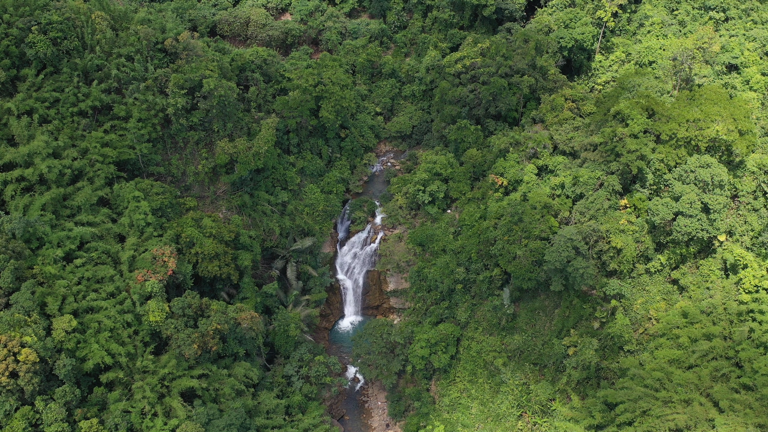 Ta Puong Waterfall - a destination for tourists who love to explore