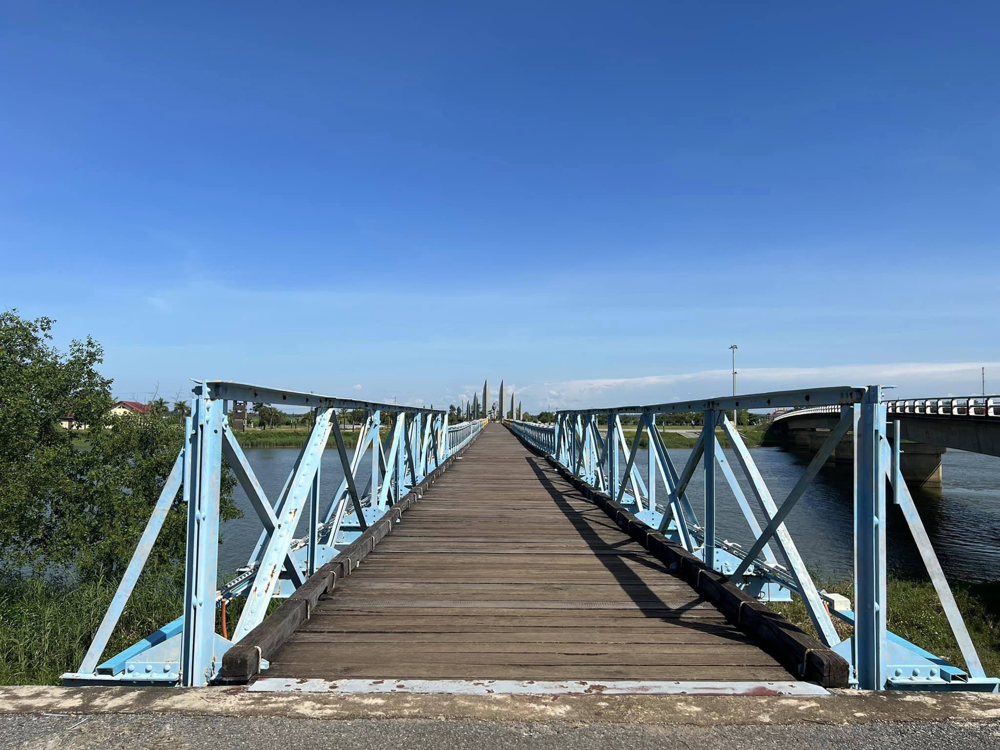 Historical Monument Cluster: Hien Luong Bridge - Ben Hai River