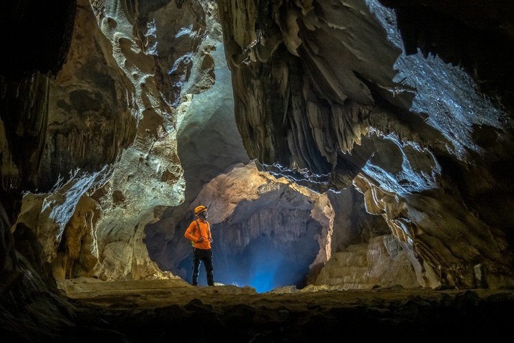 Discover the mysterious beauty of Cha Loi cave in Quang Binh