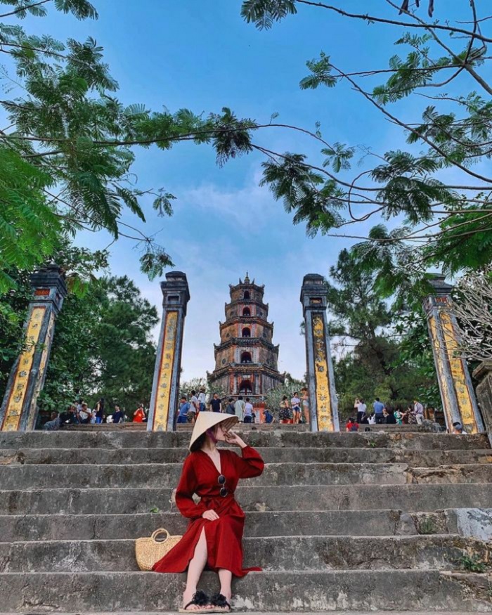 HUE (KHAI DINH TOMB - HUE COLD CAPITAL - THIEN MU Pagoda)