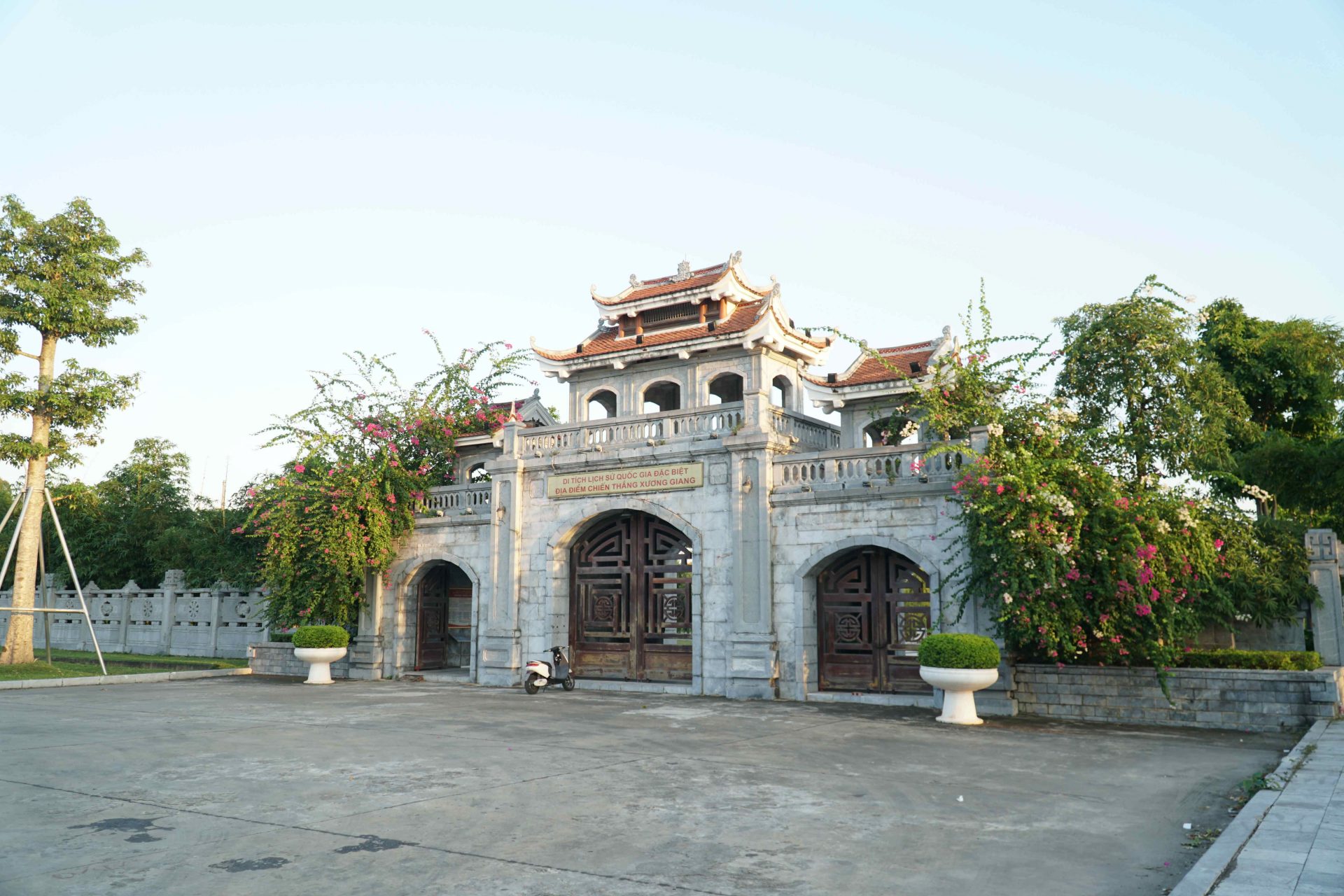 Cổng Thành cổ Xương Giang