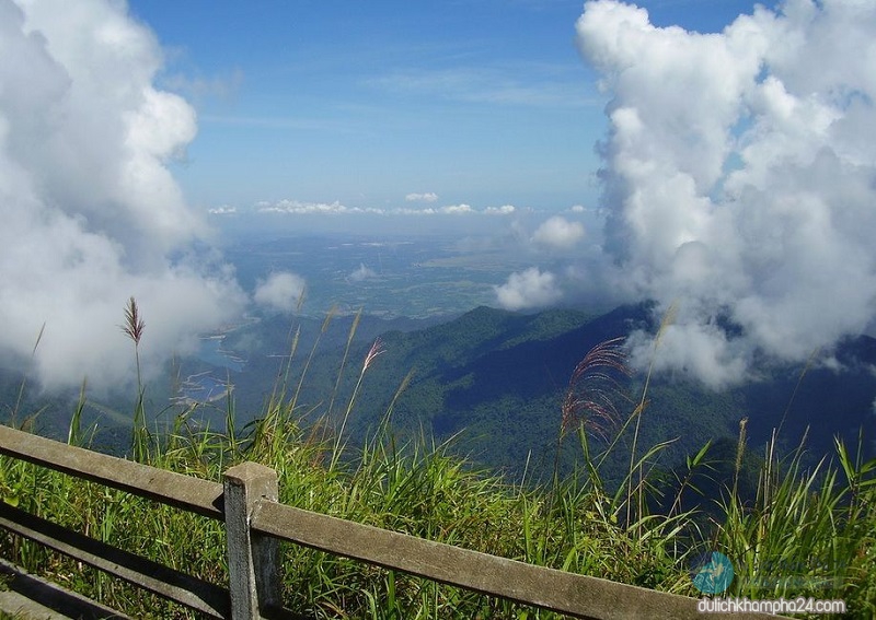 Bach Ma Mountain - cloudy day