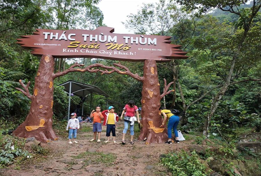 Cổng vào thác Thùm Thùm - Suối Mỡ