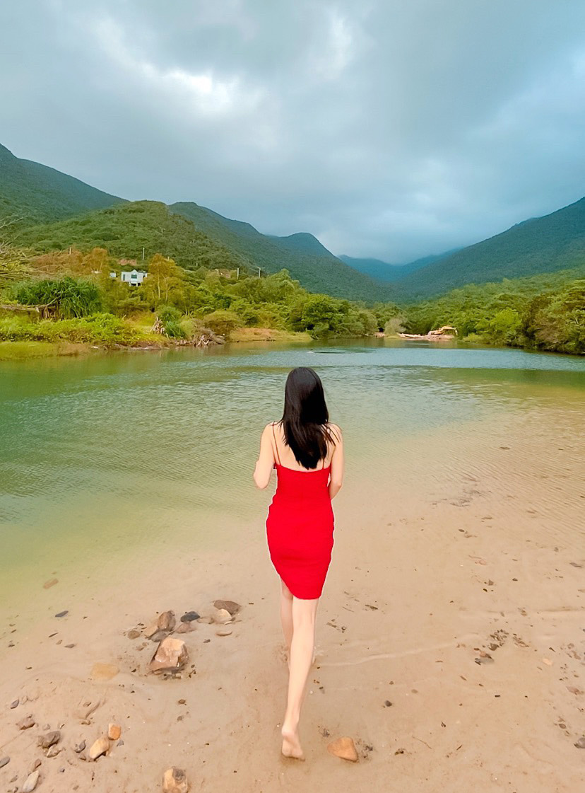 Nuoc Ngot Beach not only makes tourists fascinated by the fresh sea air but also captures the hearts of visitors with its charming landscape.