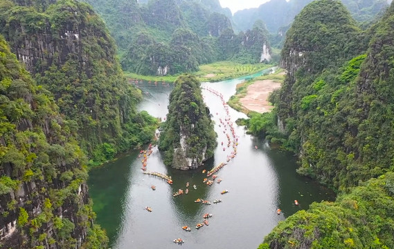 Danh thắng Tràng An- nàng thơ của vùng đất Ninh Bình