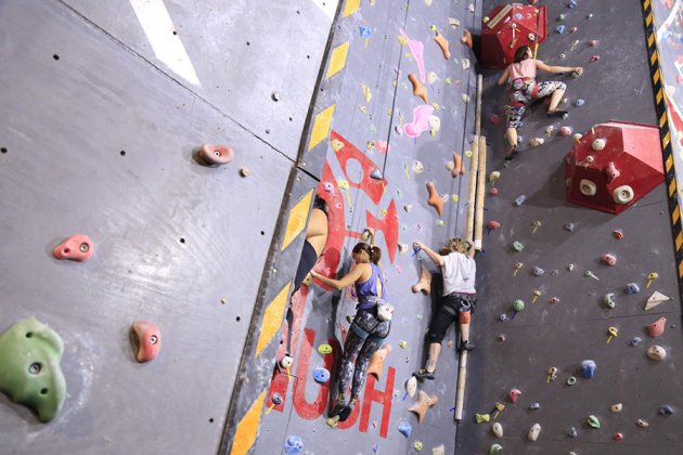 Leo núi Push Climbing