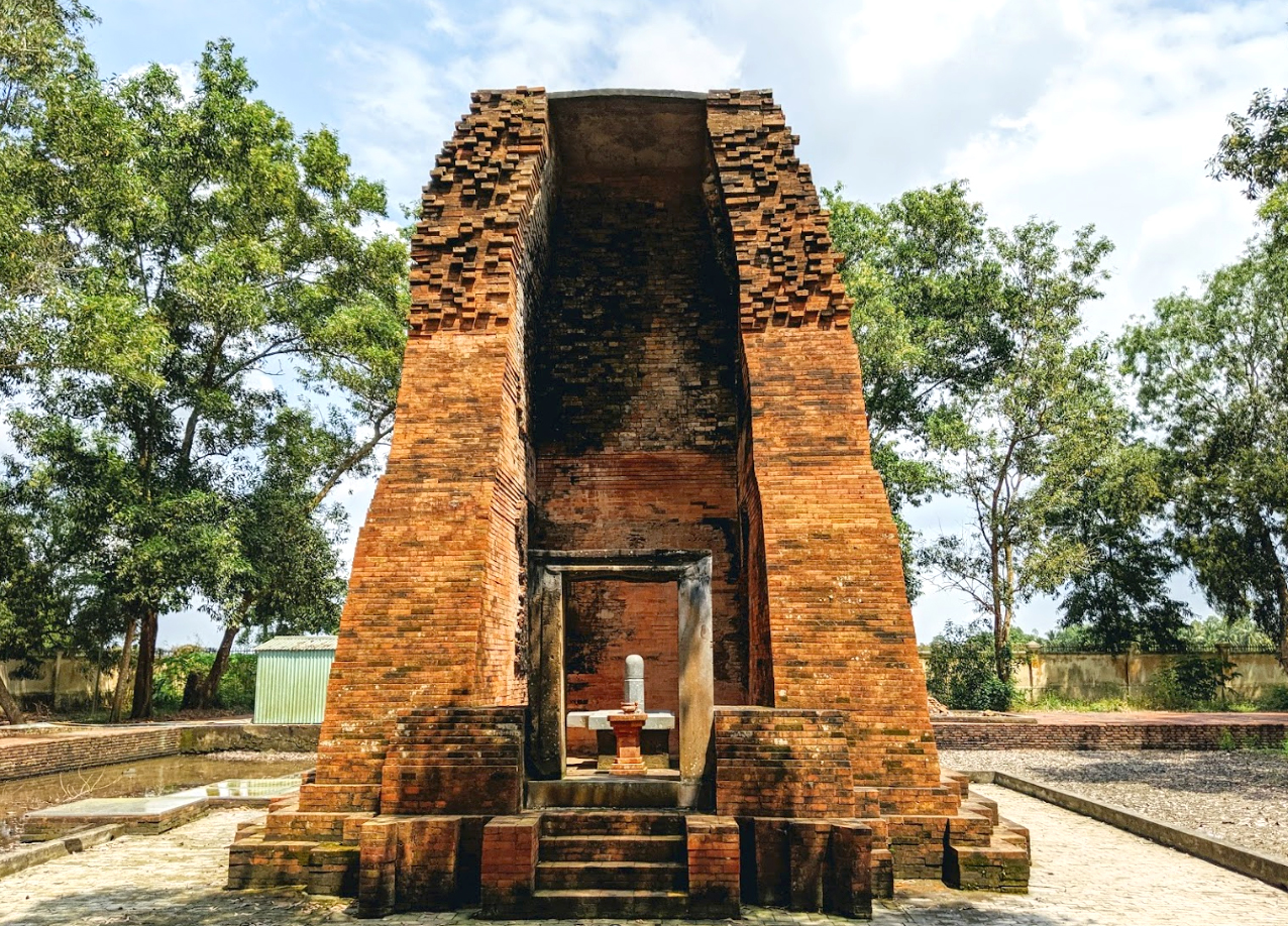 Vinh Hung ancient tower