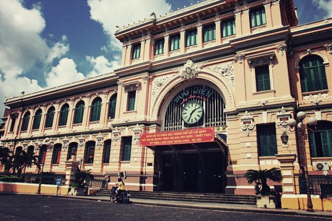 Saigon Central Post Office - The old break point of Saigon