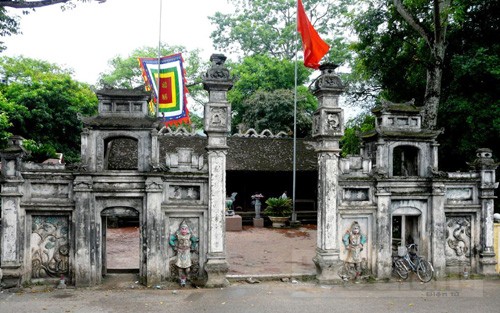 Suoi Mo Temple Gate