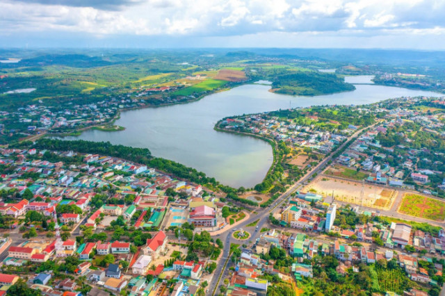 Explore West Dak Mil Lake - 'blue eyes' in the heart of Dak Nong