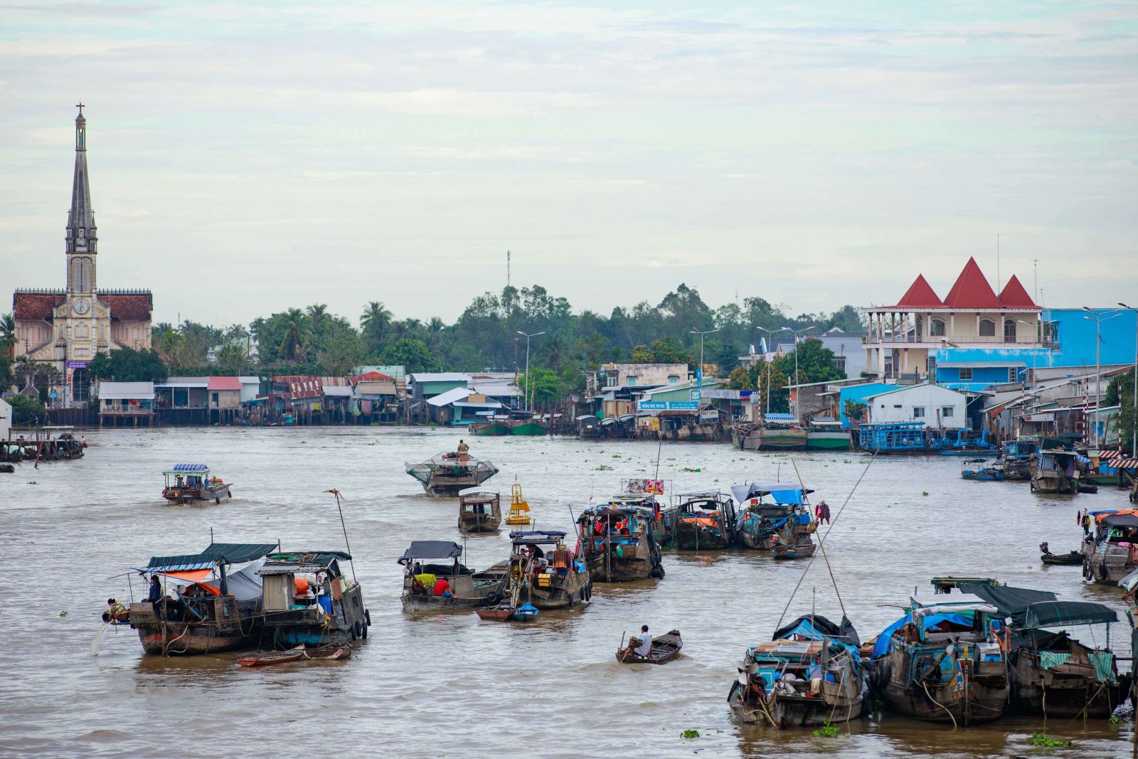 Cai Be floating market