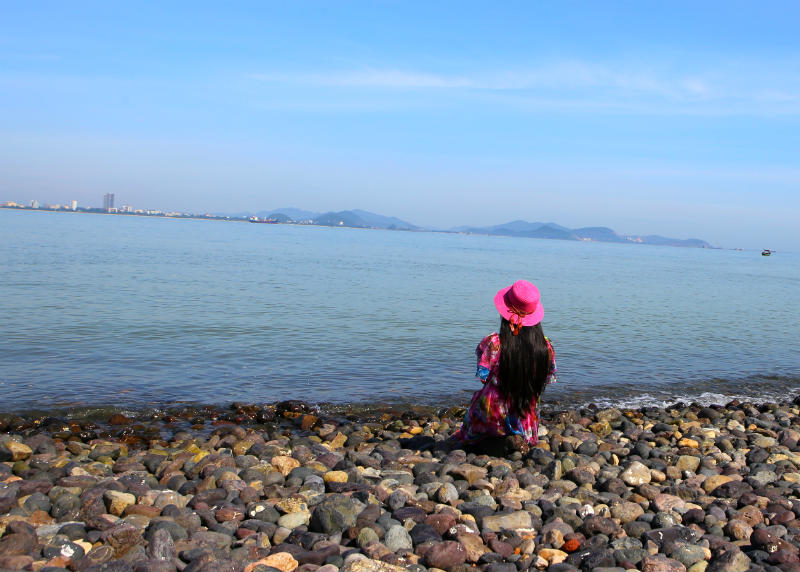 Gravel beach with thousands of excellent checkin corners