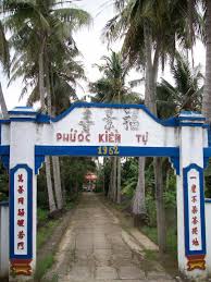 Gate of Phuoc Kien Pagoda