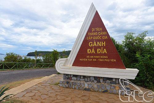 Welcome gate of Ganh Da Dia tourist area