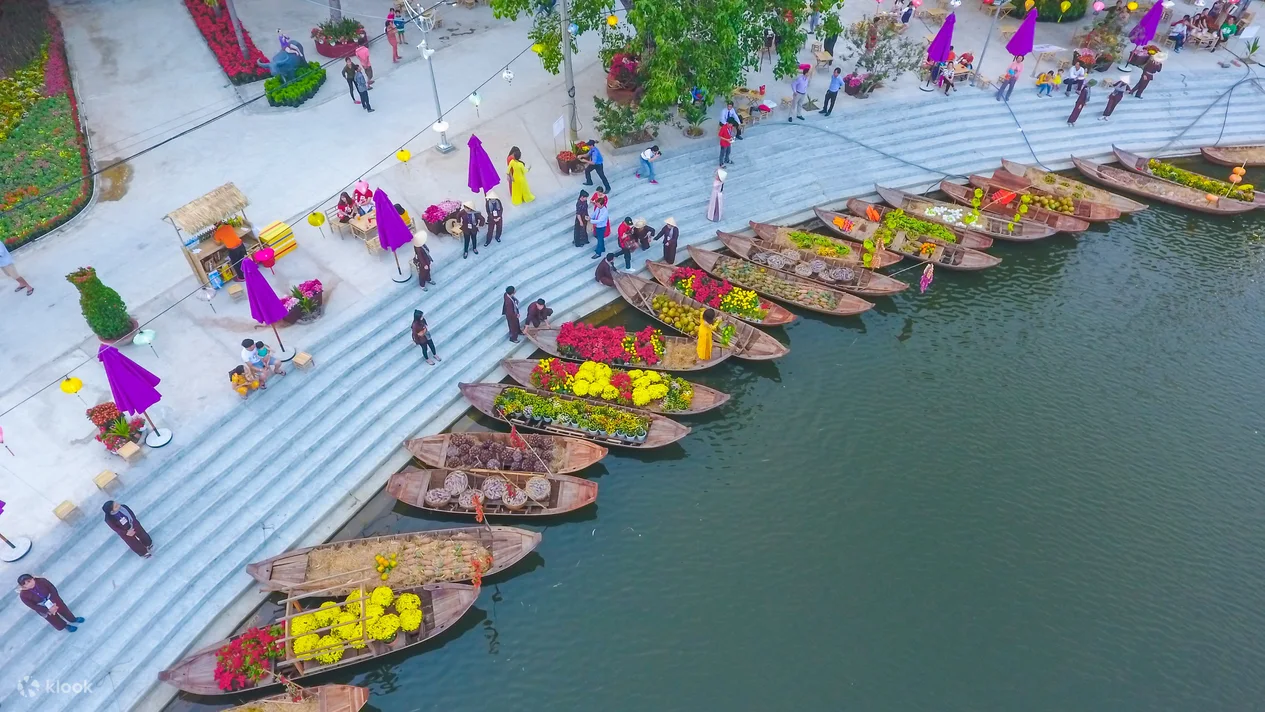 Happyland旅游区西部水上市场场景