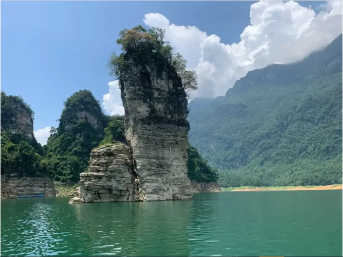 那杭被比作北方的“陆地上的下龙”