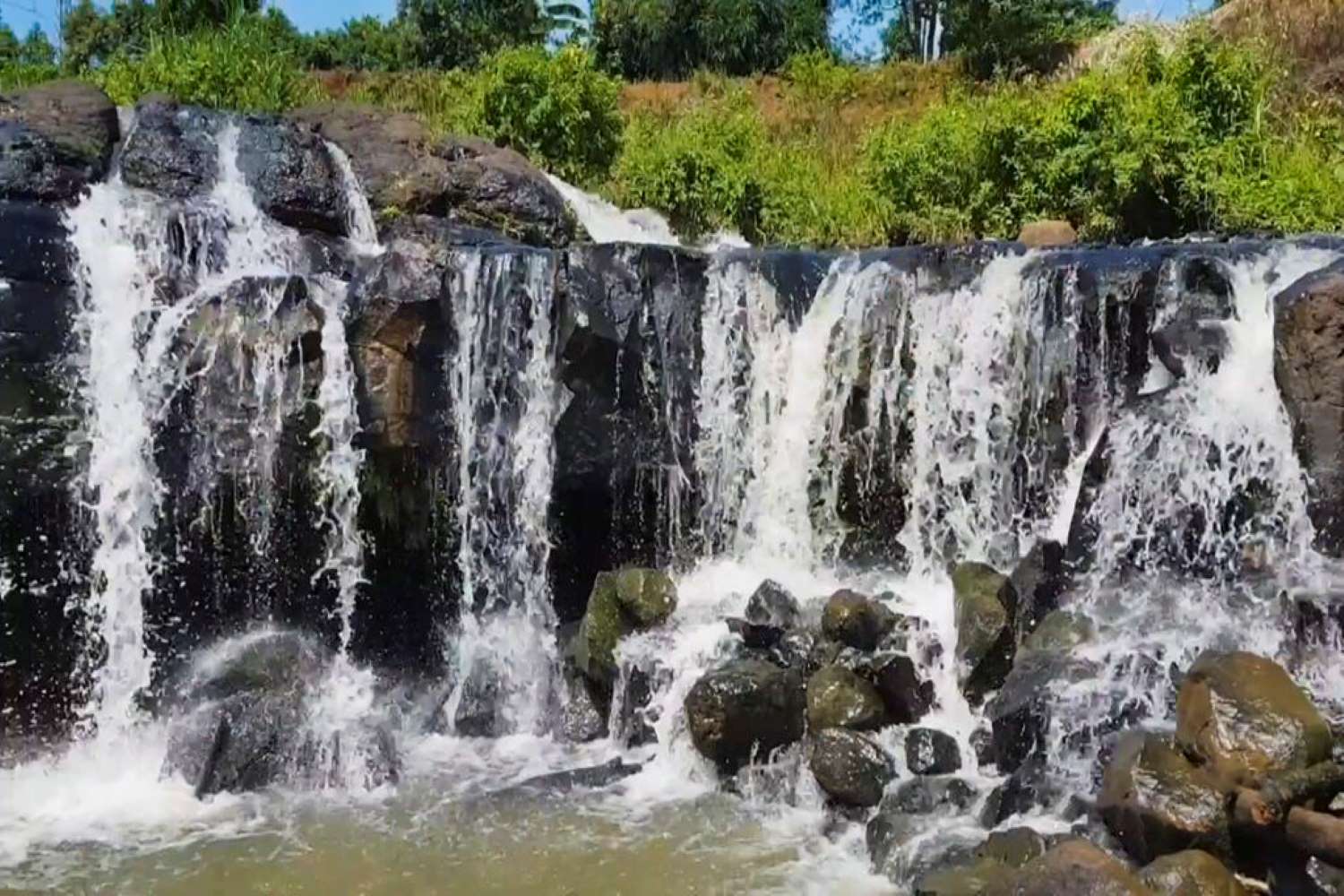 Ba Chu Pah Waterfall Lake