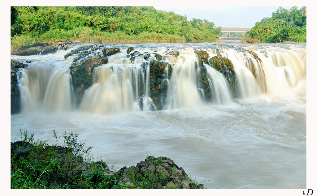 Vẻ đẹp hoang sơ của thác Gia Long vào buổi sáng