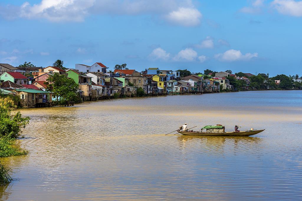 Bao Vinh - Encountering the quiet old town in the heart of dreamy Hue