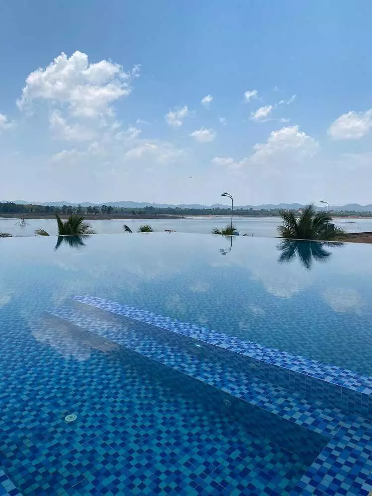 Enjoy splashing around in the infinity pool