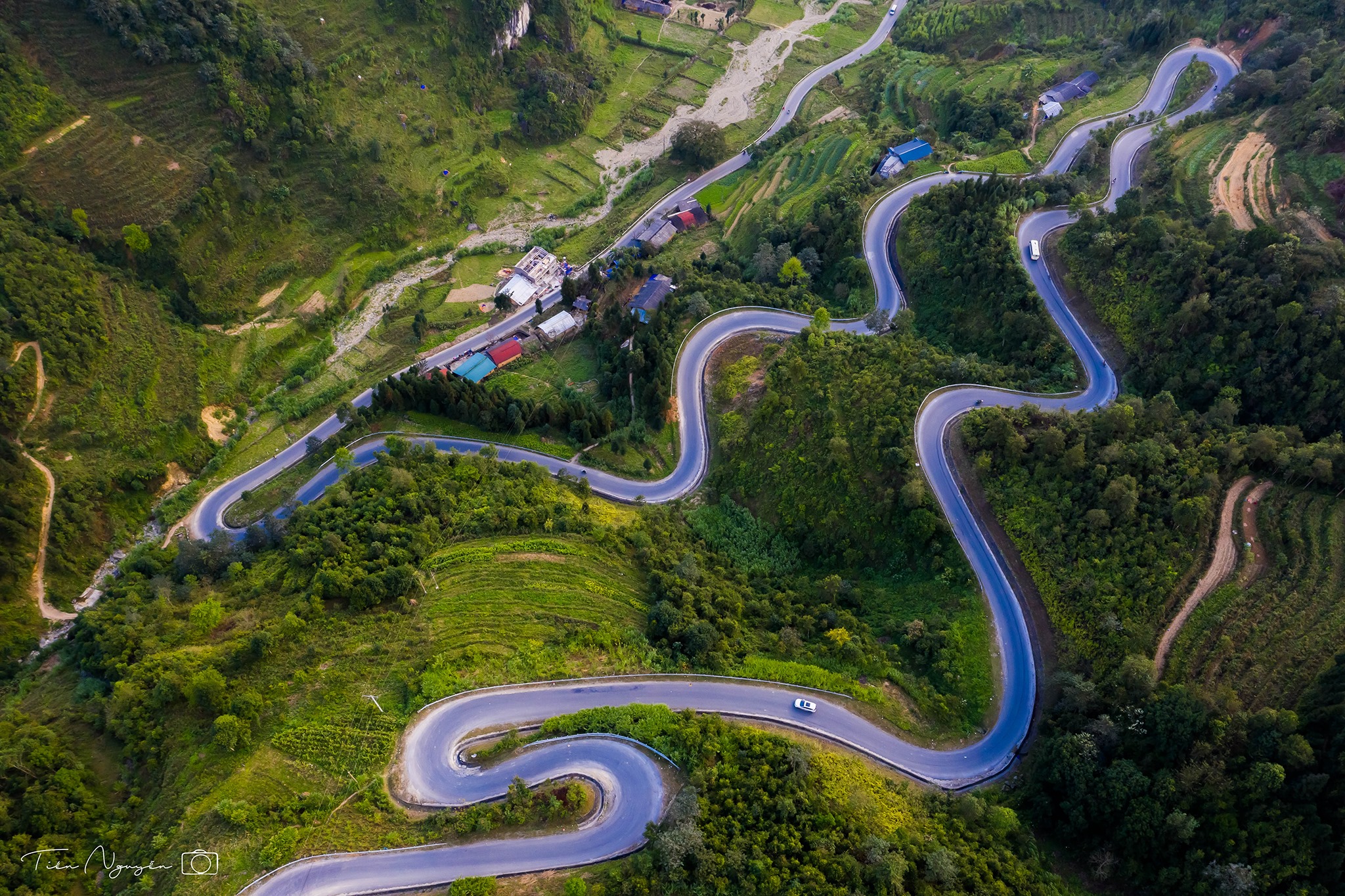 Đèo Mã Pí Lèng - Góc nhìn từ trên cao