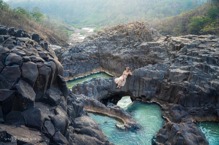 Ghềnh đá cổ Mang Yang