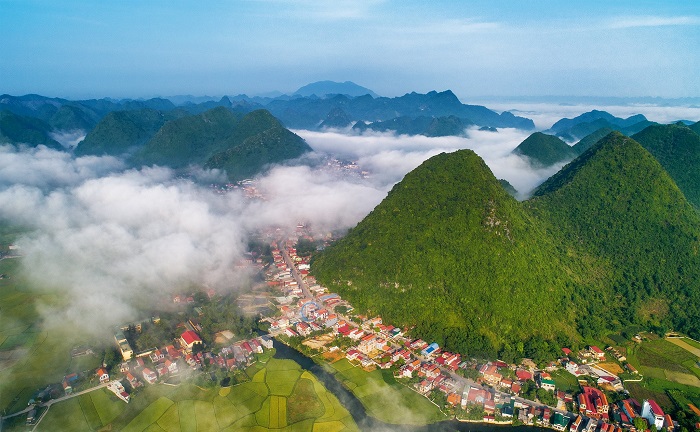 Admire the beautiful Bac Son valley below